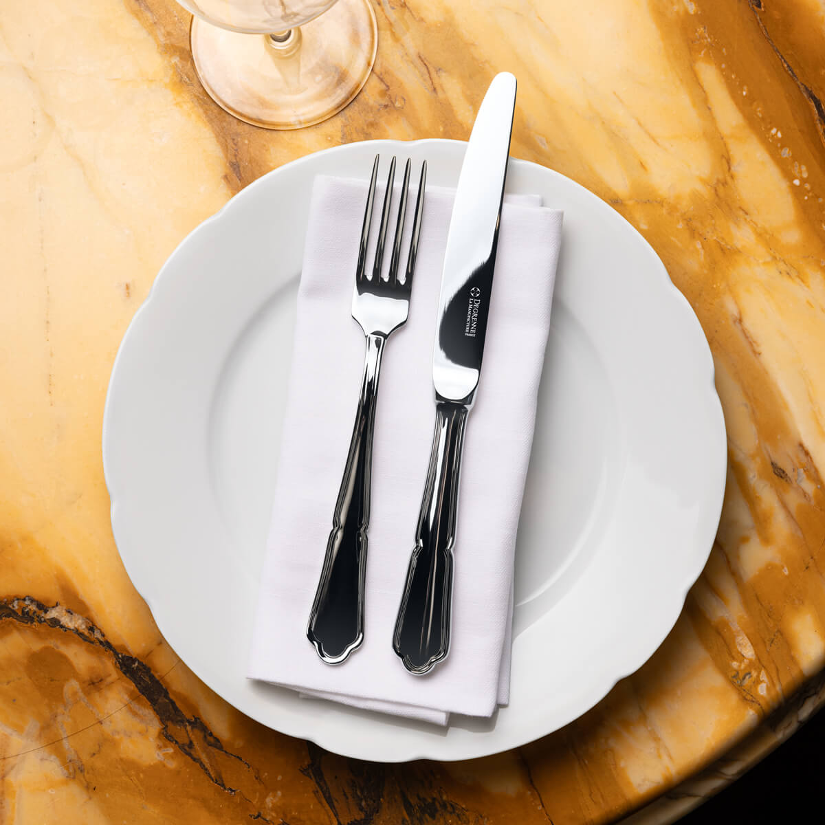 CONTOUR MIRROR FINISH Table knife, hollow handle, serrated