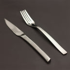 GUEST STAR MIRROR FINISH Table knife, 1 pc solid handle, serrated