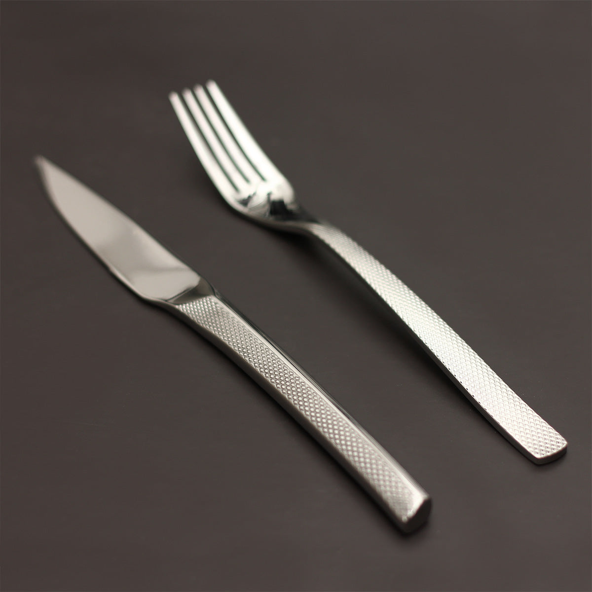 GUEST STAR MIRROR FINISH Table knife, 1 pc solid handle, serrated